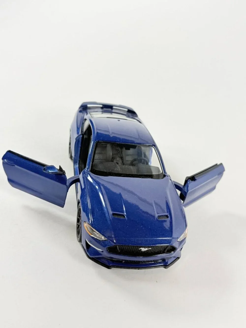 Motor Max 2018 Ford Mustang GT 1:24 Diecast Model Car Blue